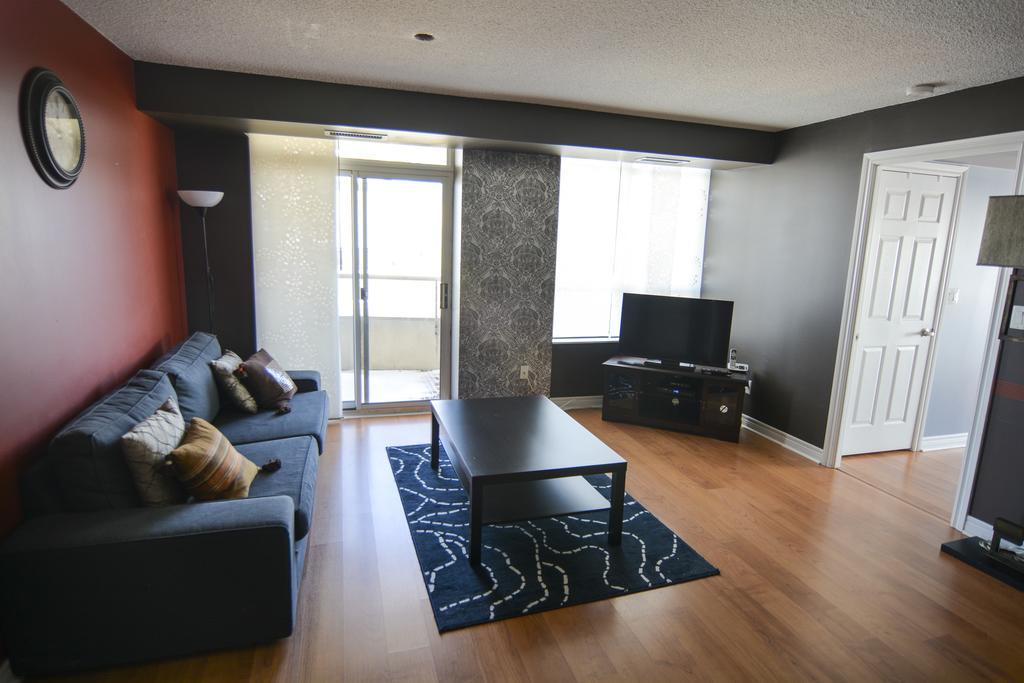 Maplewood Suites - Square One Mississauga Ruang foto