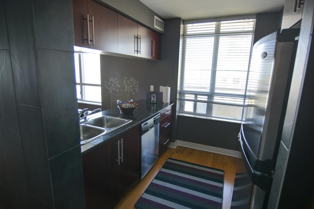 Maplewood Suites - Square One Mississauga Ruang foto