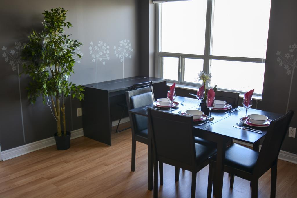 Maplewood Suites - Square One Mississauga Ruang foto