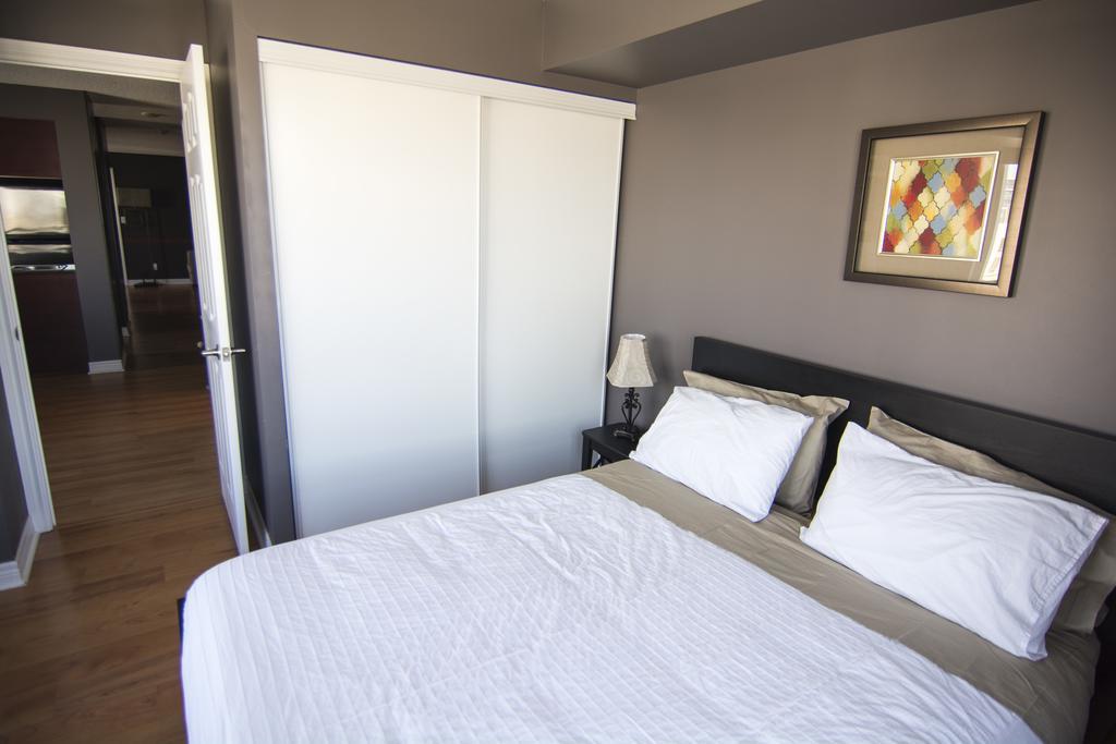 Maplewood Suites - Square One Mississauga Ruang foto