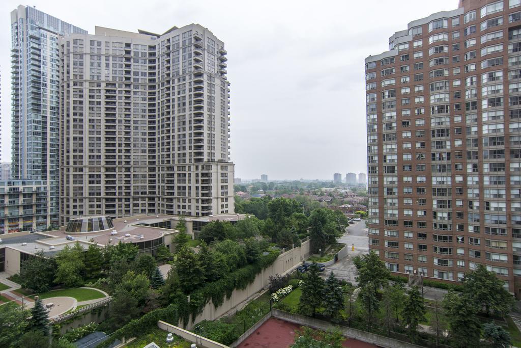 Maplewood Suites - Square One Mississauga Ruang foto