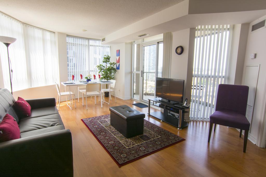 Maplewood Suites - Square One Mississauga Ruang foto