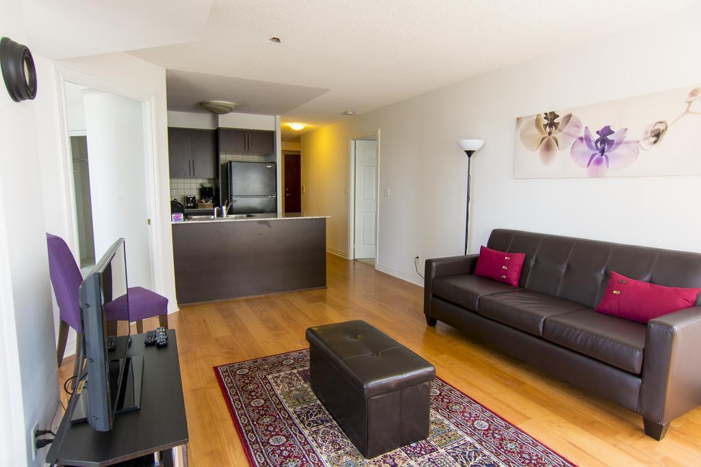 Maplewood Suites - Square One Mississauga Ruang foto