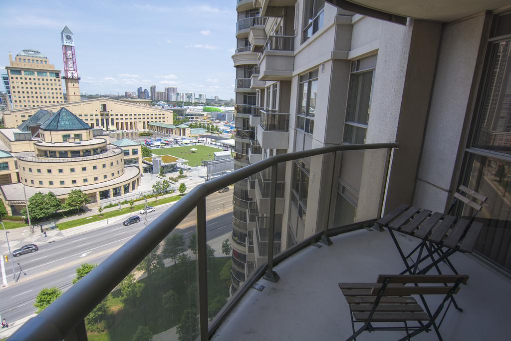 Maplewood Suites - Square One Mississauga Ruang foto