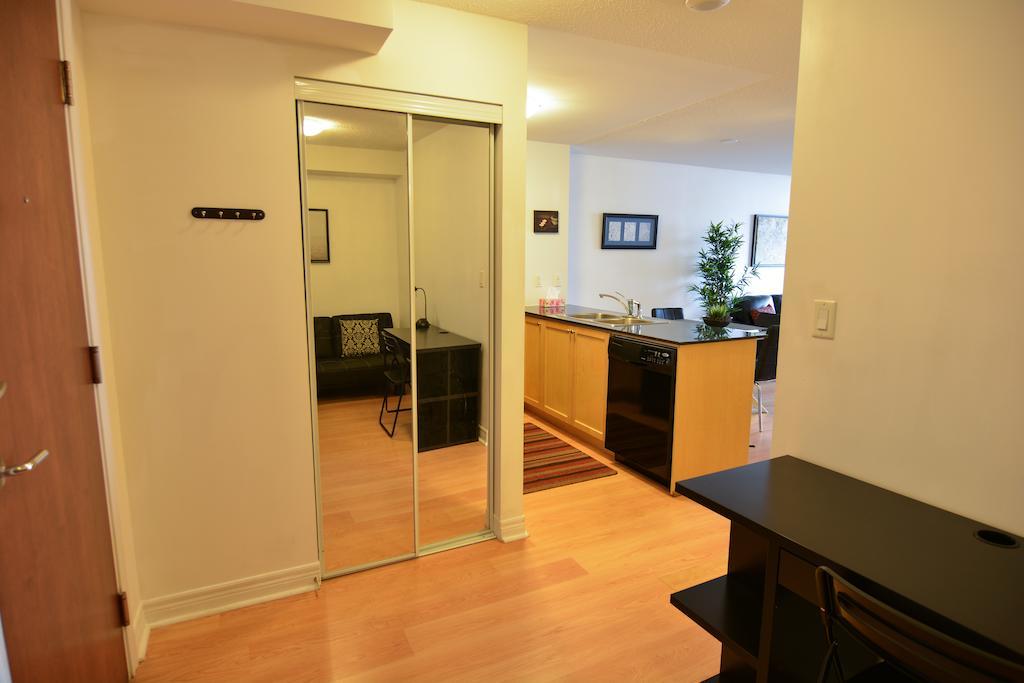 Maplewood Suites - Square One Mississauga Ruang foto