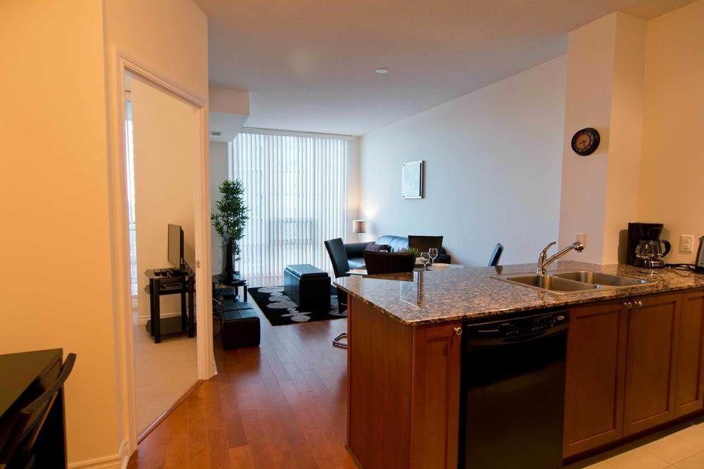 Maplewood Suites - Square One Mississauga Bagian luar foto