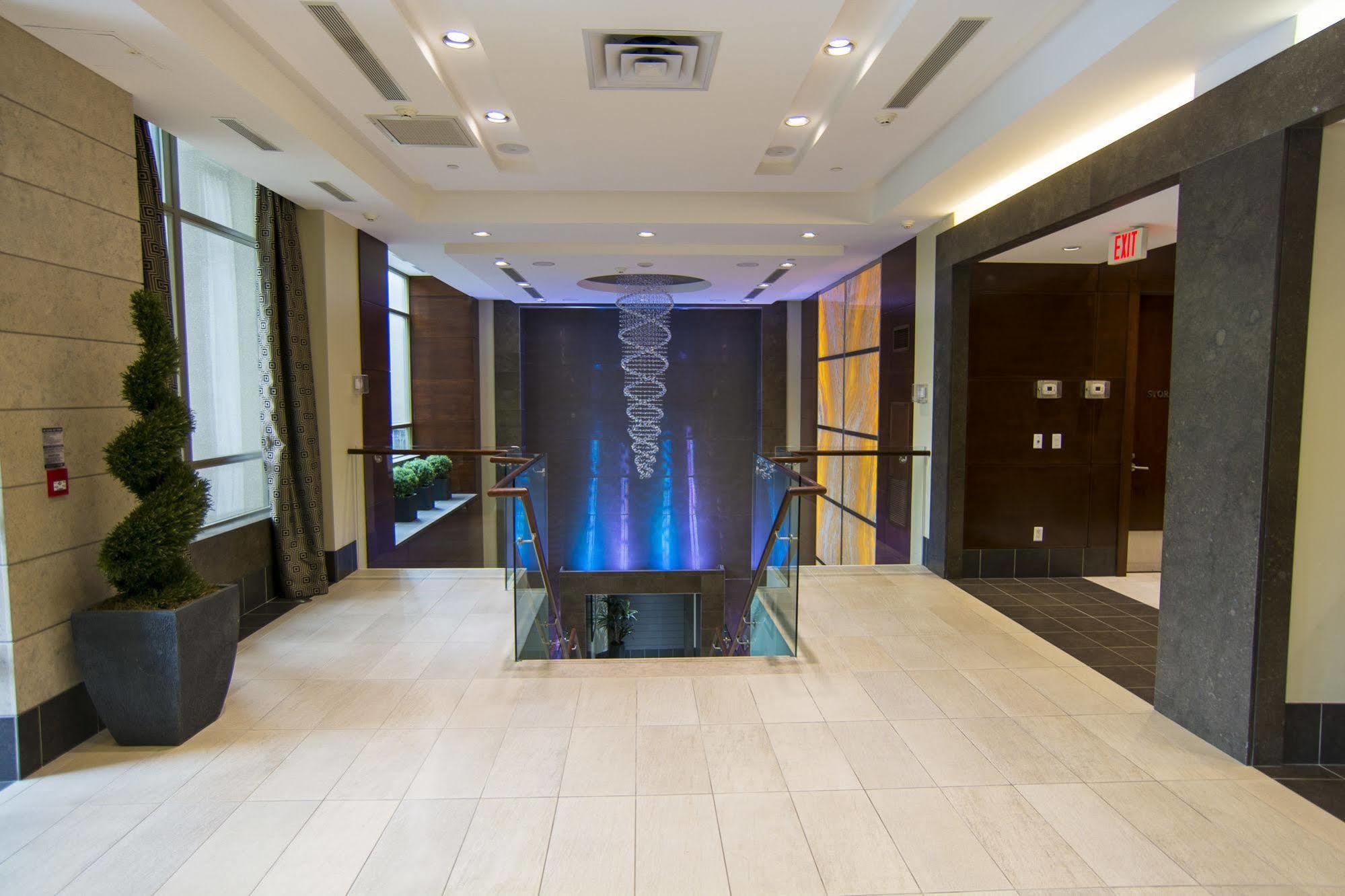 Maplewood Suites - Square One Mississauga Bagian luar foto