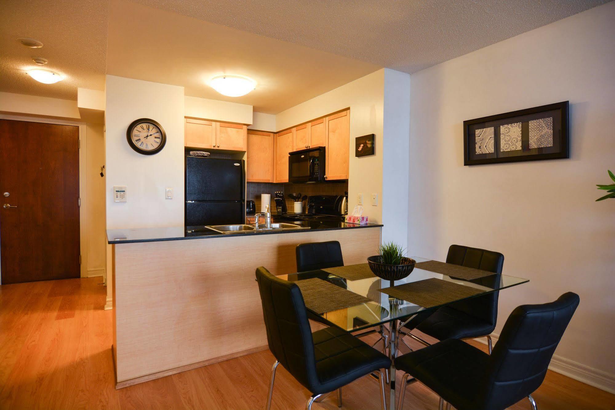 Maplewood Suites - Square One Mississauga Bagian luar foto