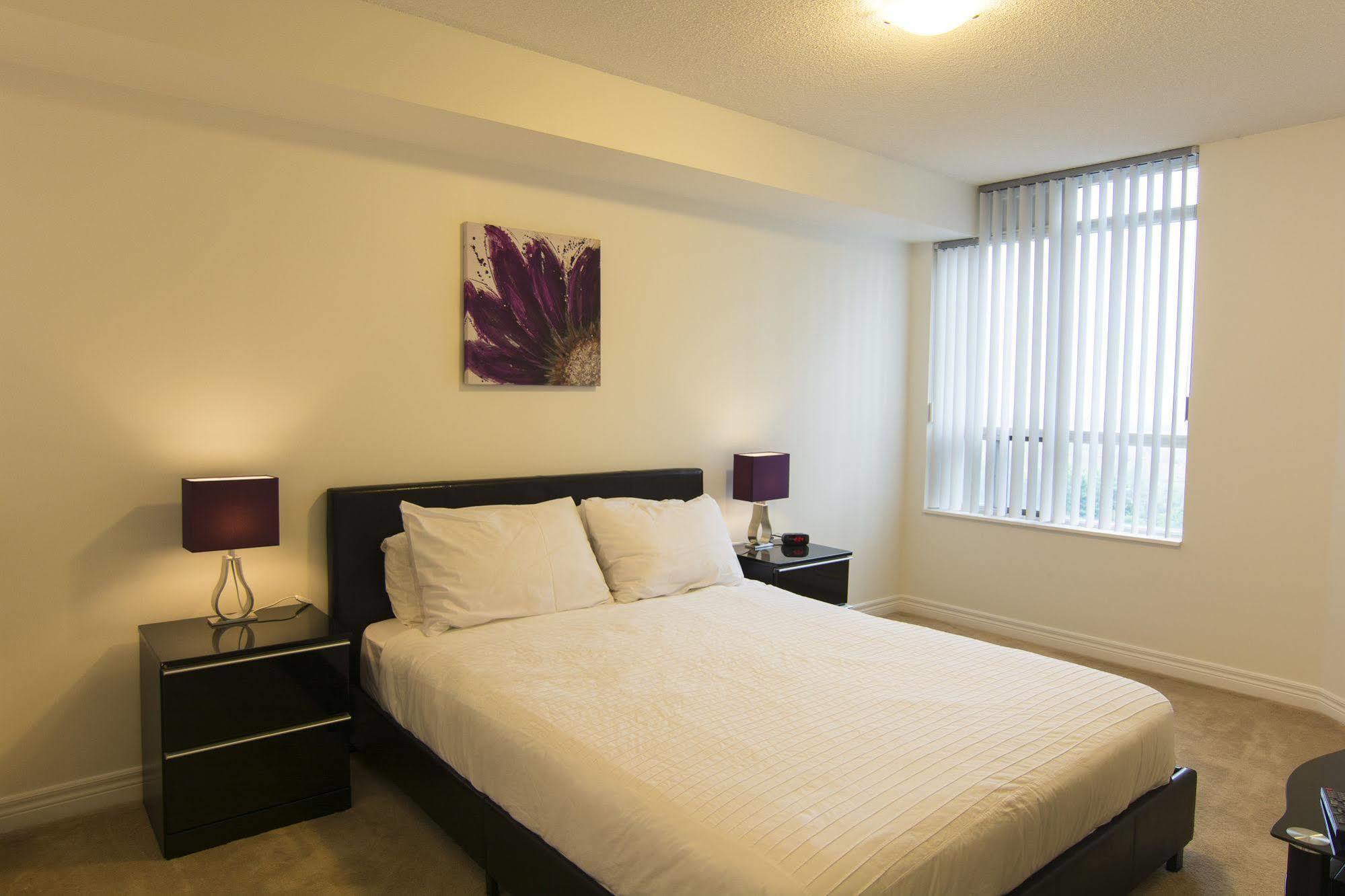 Maplewood Suites - Square One Mississauga Bagian luar foto