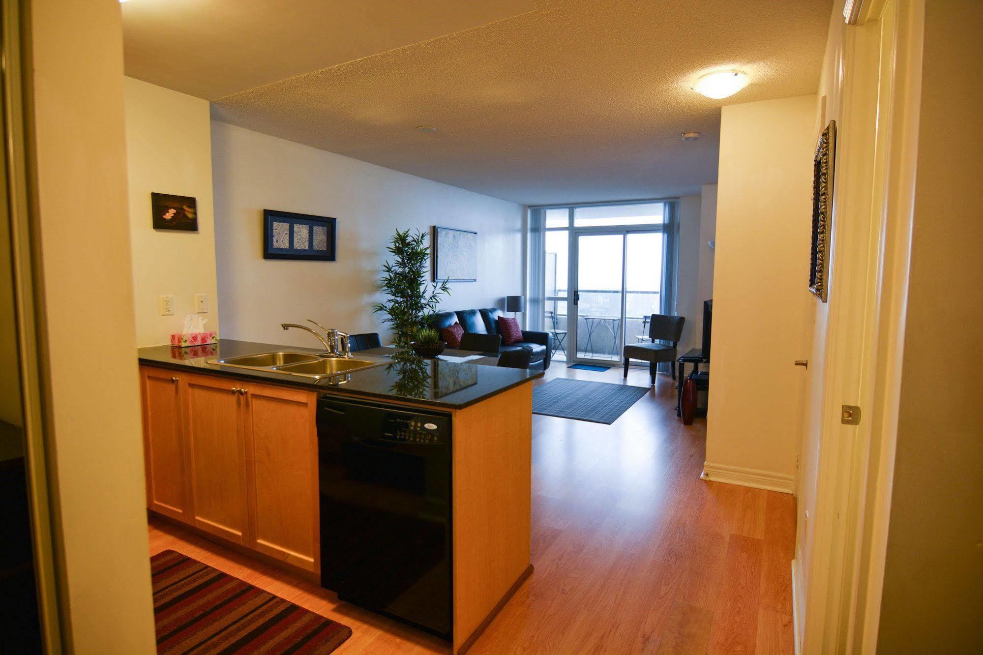 Maplewood Suites - Square One Mississauga Bagian luar foto