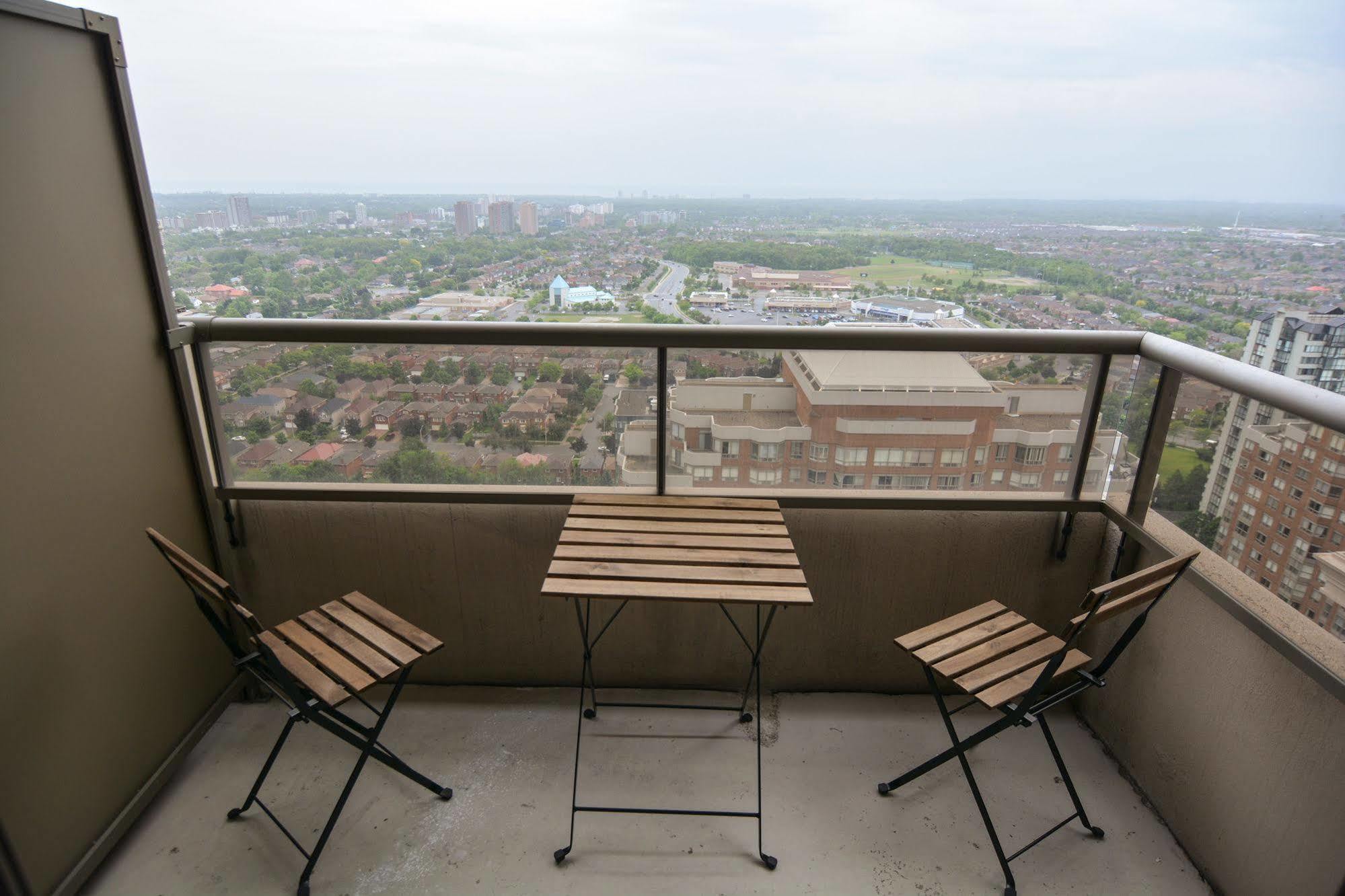 Maplewood Suites - Square One Mississauga Bagian luar foto